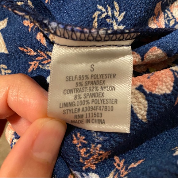 NWT Francesca’s Lacey Floral Jumpsuit - Picture 4 of 6